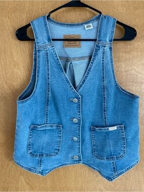 Strauss Signature Women's Vintage
'95 Vest, V-neck, button-up front, Size L